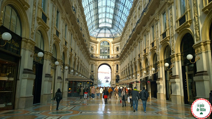 O-que-fazer-em-Milão-em-1-dia-ponto-turistico-a-galleria-Vittorio-Emanuele-II-no-centro-de-Milão.jpg